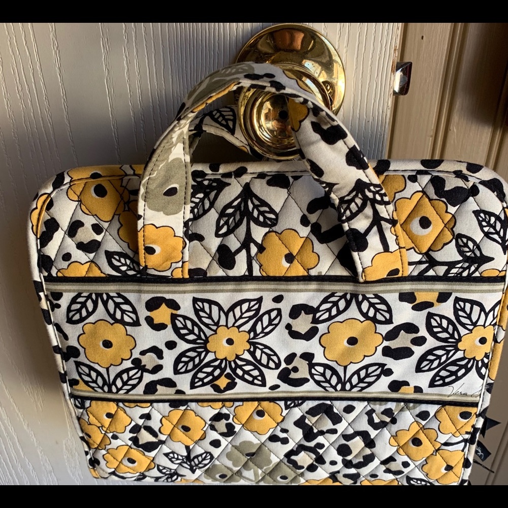 Vera Bradley- Keep It Up Organizer